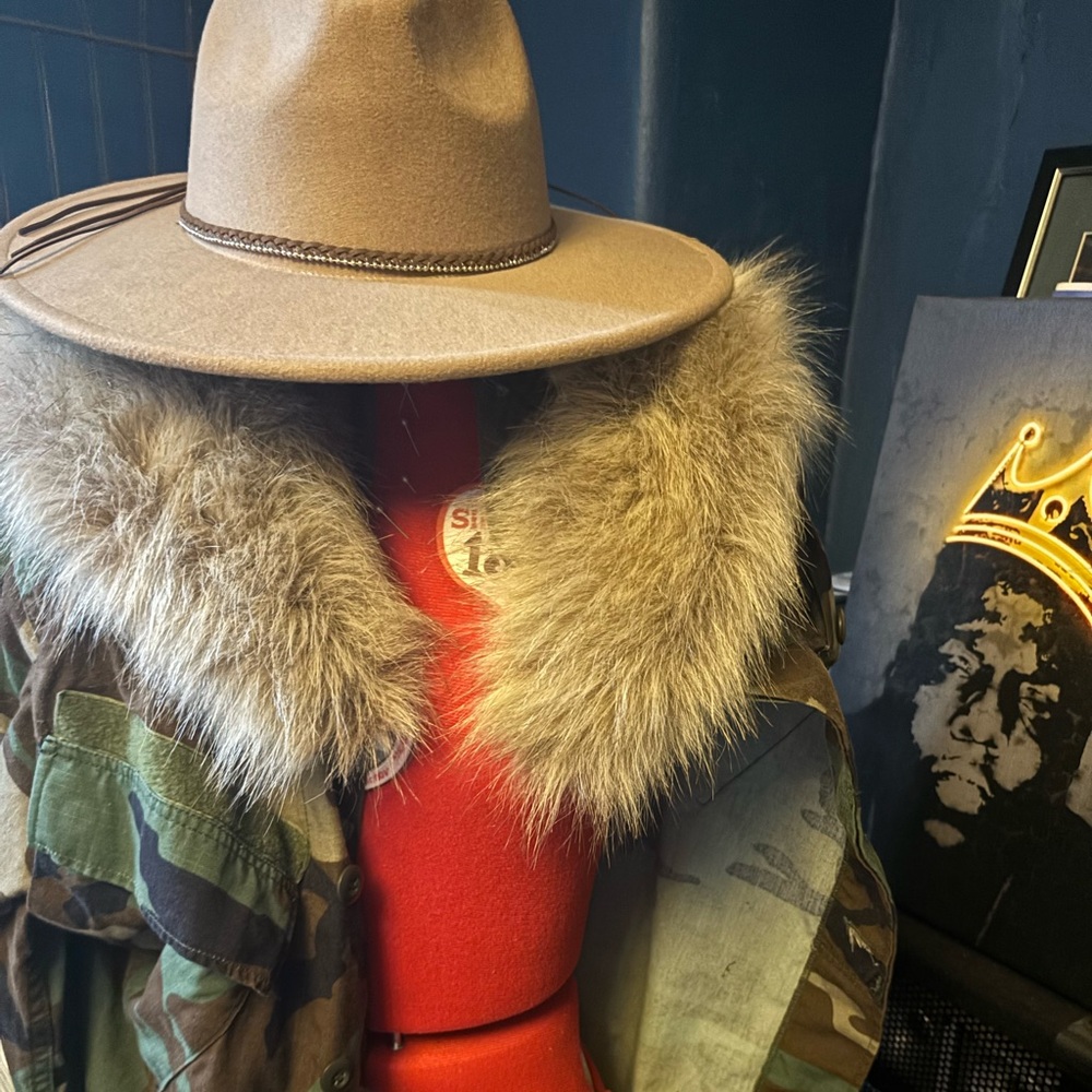 Meet your Posher, Antonia